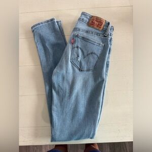 Women light wash jeans